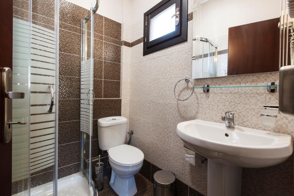 Greco Hotel Koropi Ngoại thất bức ảnh
